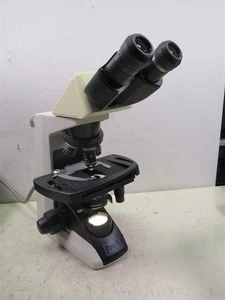 Nikon Eclipse E200 microscopio binoculare con 4 obiettivi E Plan e 2 oculari - Foto 1 di 24
