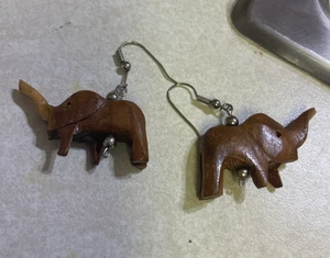Vintage handgeschnitzte Holz Elefant Ohrhänger Tribal Safari - Bild 1 von 3