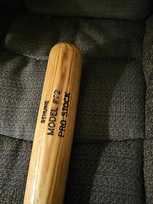 USED LOUISVILLE SLUGGER MAJOR LEAGUE BASEBALL BAT, GREAT CONDITION, MAKE OFFER  - Image 1 of 4