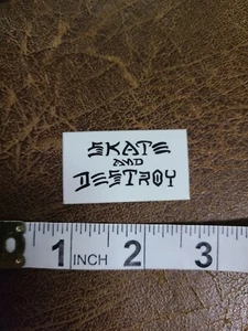 NOS vintage original Skate y destruir la pegatina de skateboard Thrasher Black - Imagen 1 de 1