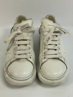 Zapatillas Alexander McQueen para mujer de gran tamaño blancas/negras talla 39 Foto 1 de 4