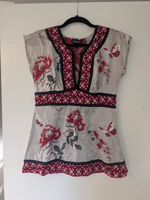 Blusa de seda Bebe pequeña vintage Y2K roja y plateada floral asiática Foto 1 de 4