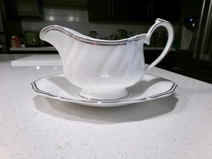 WEDGWOOD CROWN PLATIN SAUCIERE UND UNTERTELLER - Bild 1 von 3