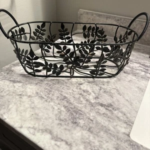 Oblong Metal Basket Handled Decorative Leaf Motif Tissue Towels Bath Kitchen - Picture 1 of 5
