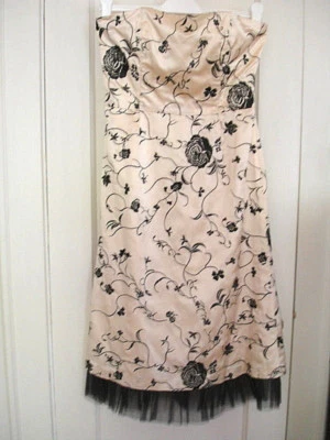 Vestido de Seda TIBI Bordado Marfil Floral Tul Red Dobladillo Talla 4 VENTA AL POR MENOR $395 Foto 1 de 4