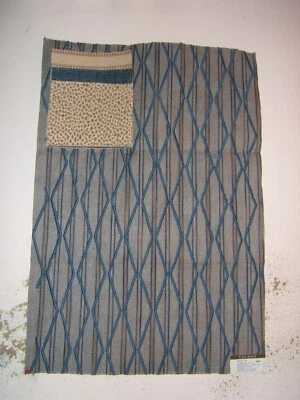 Lee Jofa, Bordado Omo, Novedad Geométrica, 25" W X 36" L, Color Oyster/Azul Foto 1 de 2