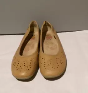 Earth Spirit Womens Ballet Flats Lazer Cut - Slip on Shoes Beige Size 8 - Picture 1 of 3