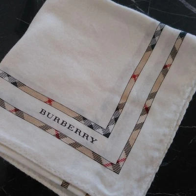 Хлопковый носовой платок Burberry в клетку с узором белый 49 см - Изображение 1 из 3