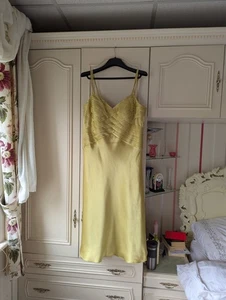 DESIGNER FRANK USHER GORGEOUS SATIN FEEL LIME/YELLOW DRESS - 16 - Picture 1 of 4