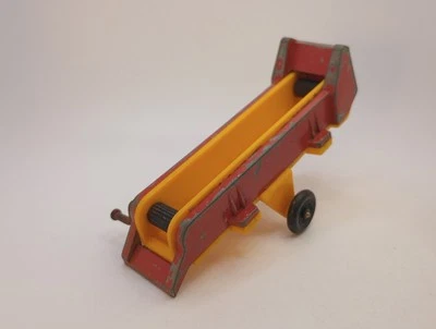 De colección. Elevador de grano Diecast Pull-Behind transportador de 5" Hong Kong Foto 1 de 4