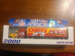 Kansas City Chiefs Limited Edition 2000 NFL 1:80 Scale DieCast Semi Truck - Picture 1 of 5