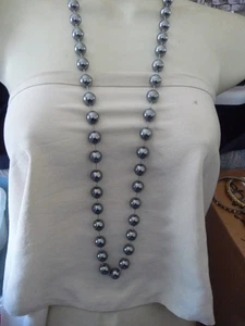 COLLAR PESADO 18"" L CUENTAS GRISES GRANDES SOBRE CORDÓN GRIS #8/11 - Imagen 1 de 4