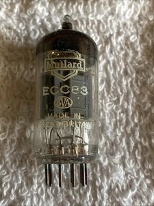 ¡Equilibrado! Tubo de válvula Mullard ECC83 igual emparejado - prueba buena - F109 - Imagen 1 de 3