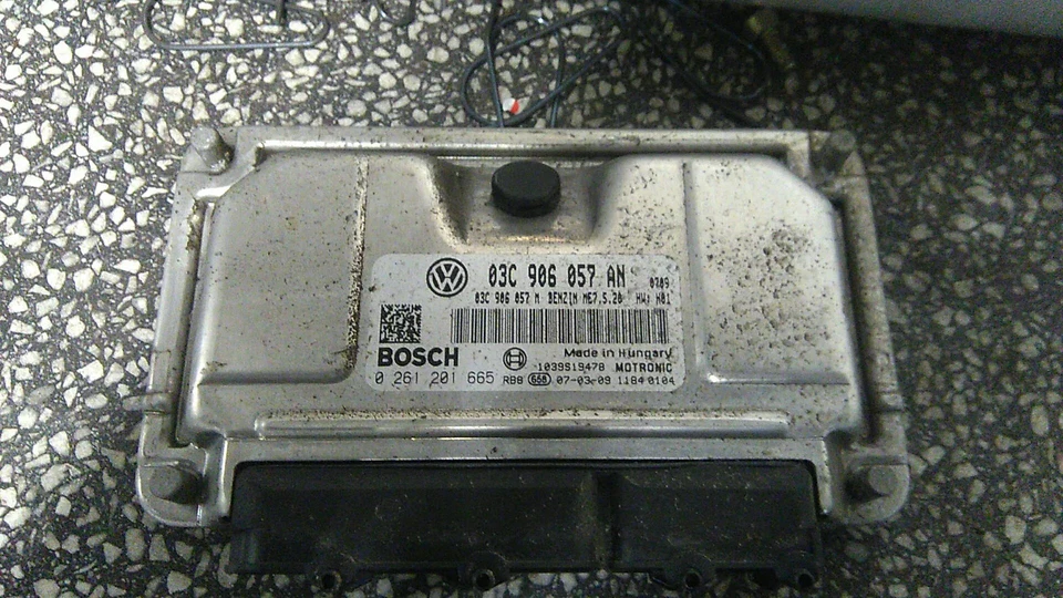 Centralina motore originale (ECU) SKODA ROOMSTER (5J7) 2008 - Immagine 1 di 1