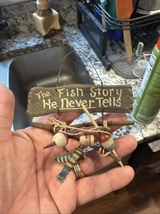 Plaque The Fish Story He Never Tells Vintage Small Wood and Wire Hanging - Picture 1 of 3