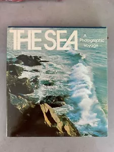 The Sea A Photographic Voyage Boxed Book Dee Danner Barwin 1971 Hallmark Crown - Bild 1 von 2