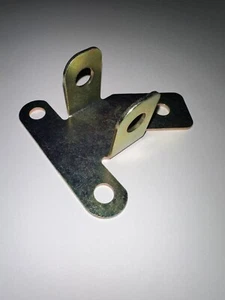NEW Shock Bracket LH OEM P/N 518322462 - Imagen 1 de 3