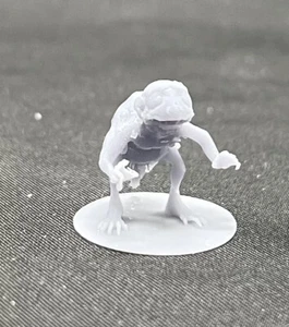 Gollum Hobbit LOTR DND Dungeons & Dragons Mini Figure 19mm 28mm Scale Monster - Picture 1 of 5