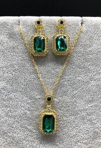 Conjunto de pendientes y collar colgantes de circonita cúbica verde y transparente nueva cadena tono dorado - Imagen 1 de 8