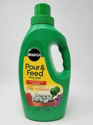 Miracle-Gro Pour & Feed Plant Food 32oz Indoor & Outdoor Ready to Use Liquid - Image 1 of 3