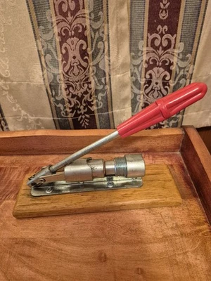 Reed's rocket vintage nutcracker model R-300 does not have the original box? - Image 1 of 4