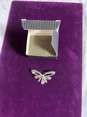 Broche arco borboleta prata AVON junho pérola pedra do nascimento com caixa 1991 - Imagem 1 de 3