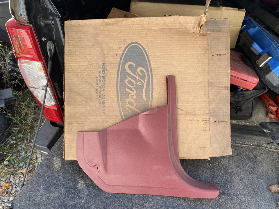 Ford Granada Mercury Monarch 1975 1976 1977 panel de retroceso derecho rojo Foto 1 de 4