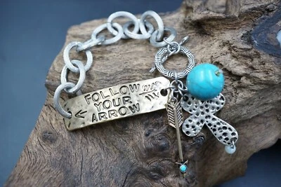 Pulsera FOLLOW YOUR FLECHA Tono Plata y Oro Dijes Ajuste a 6 Muñecas Foto 1 de 4