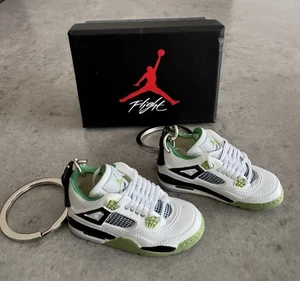 NIKE AIR JORDAN 4 RETRO Blanco Mini ZAPATILLAS Entrenadores LLAVEROS REGALO EN CAJA Nuevo - Imagen 1 de 4
