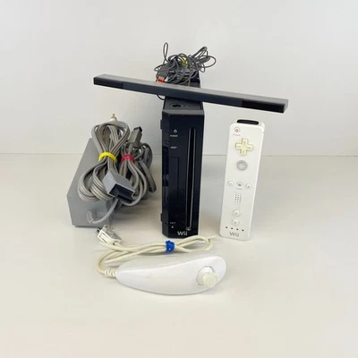 Console Nintendo Wii completa con cavi e controller Wii Mote funzionante - Immagine 1 di 4
