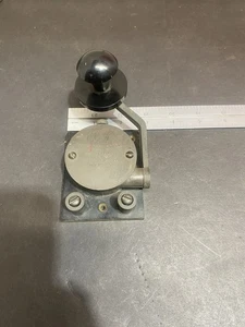 L.S. Rotto antico US Army Signal Corps J-5-A chiave telegrafo a prova di fiamma - Foto 1 di 10
