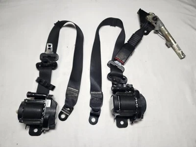 2011 - 2012 Dodge Journey Drivers & Passengers Front Seat Belts (OEM) Black  - Imagem 1 de 4
