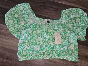 Women's Size Medium Green Floral Crop Short Sleeve Summer Top CUTE BNWT - Picture 1 of 2