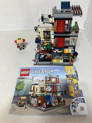 Lego Creator 3 In 1 Set (31097) Townhouse Pet Shop & Cafe Complete Pcs W/ Manual - Image 1 of 4
