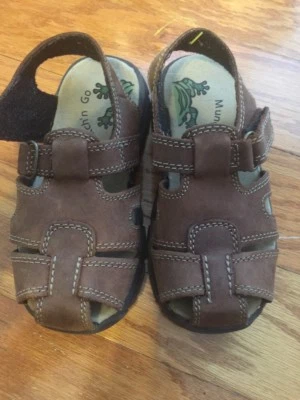 NWOB Munchkin Rocky boy leather brown sandals shoes NEW 8M - Imagem 1 de 4