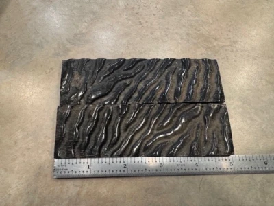 HERMOSO MATERIAL DE MANGO DE CUCHILLO DE CUERNO DE TORO ACANALADO NEGRO CON RANURAS ESCALAS EN BLANCO Foto 1 de 4