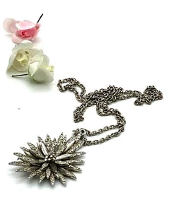 Vintage silver metal flower Lilly necklace pendant - Picture 1 of 8