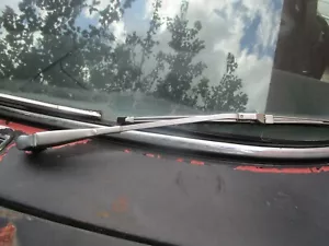 Jaguar XJ6 XJ12 Wiper Arm Set 1972-1978 - Picture 1 of 2
