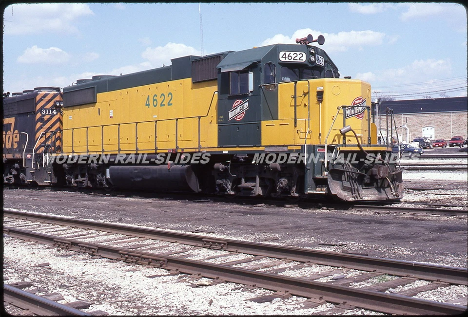 原版幻灯片:CNW 芝加哥和西北 4622 GP38-2 — 第 1/1 张图片