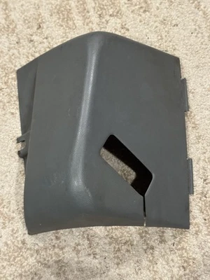 1982 - 92 Camaro Firebird 左后灰色安全带装饰面板 10082803 LH — 第 1/4 张图片