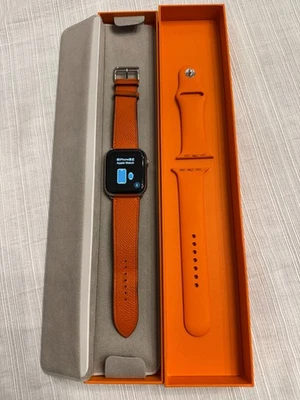 Apple Watch Serie 6 Hermes 44 mm Plateado Inoxidable con 2 Bandas (Cuero y Goma) Foto 1 de 4