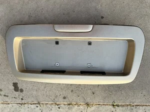 02-09 Trailblazer Envoy Tailgate Latch Handle License Plate Holder Panel White - Picture 1 of 2