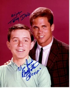 JERRY MATHERS y TONY DOW Firmado Autografiado 8x10 DÉJALO EN CASTOR Foto - Imagen 1 de 1