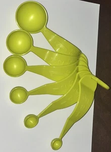 TUPPERWARE MEASURING Spoon Spoons Stacking-w Hanger  COMPLETE Set Of 6-New Lime - Picture 1 of 11