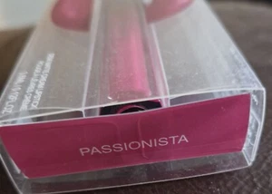 Huda Beauty Deni Matte Lipstick Passionista New - Picture 1 of 2