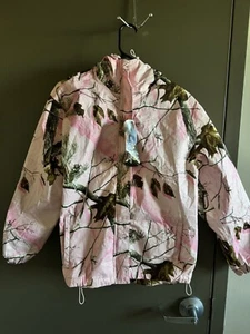 NEW- Pink Camo Jacket ZIPUP LIGHTWEIGHT OUTDOORS S/M - Picture 1 of 2