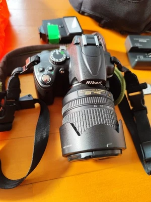 Nikon D5000 Kit mit Zubehörpaket  - Bild 1 von 4