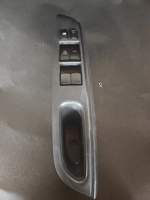 Interruptor de puerta del conductor Nissan Versa 2013 OEM Foto 1 de 4