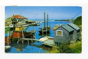 Saludos desde Manchester MA 1954 postal, puerto, barcos, edificios frente al mar - Imagen 1 de 2