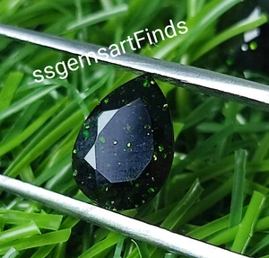 Pietra preziosa sciolta in arenaria verde naturale a forma di pera sfaccettata per fare gioielli - Foto 1 di 10